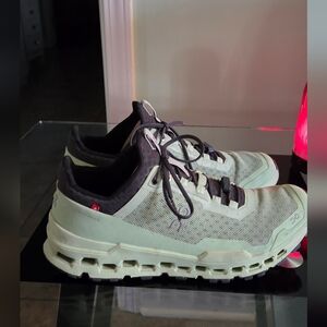 On Cloud Ultra Women's Size 8.5 Green Running Shoes